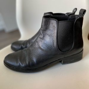 Genuine leather Chelsea Boots super comfortable!
